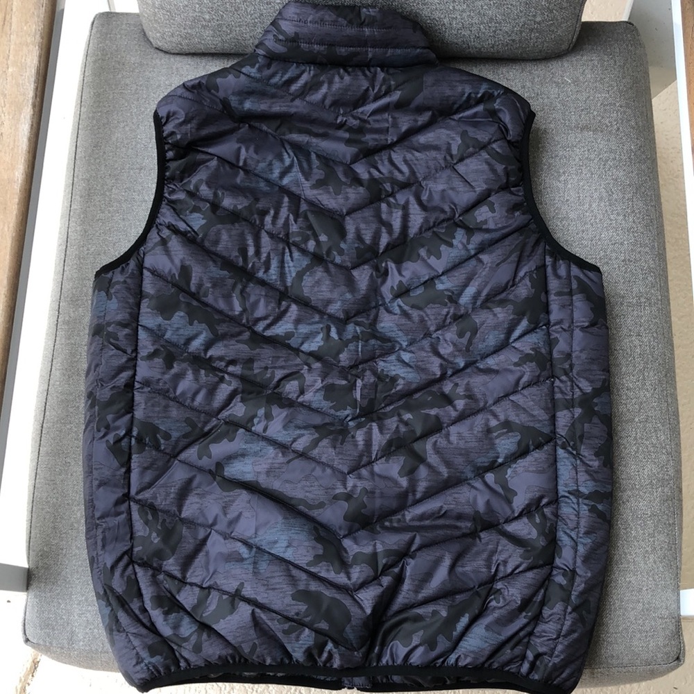 Women's Black Camo Puffer Vest - Picture 12 of 12